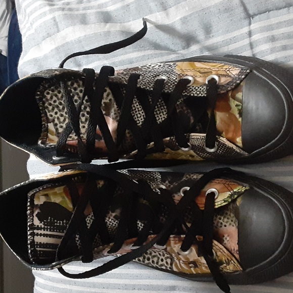 Converse Custom Design Sneakers - Picture 4 of 5